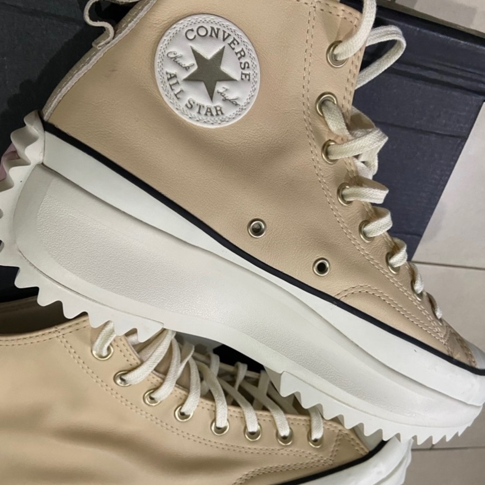 Hi tops gift 🎁 someone.  leather sneakers.  Genuine Converse. Unisex - Picture 10 of 10